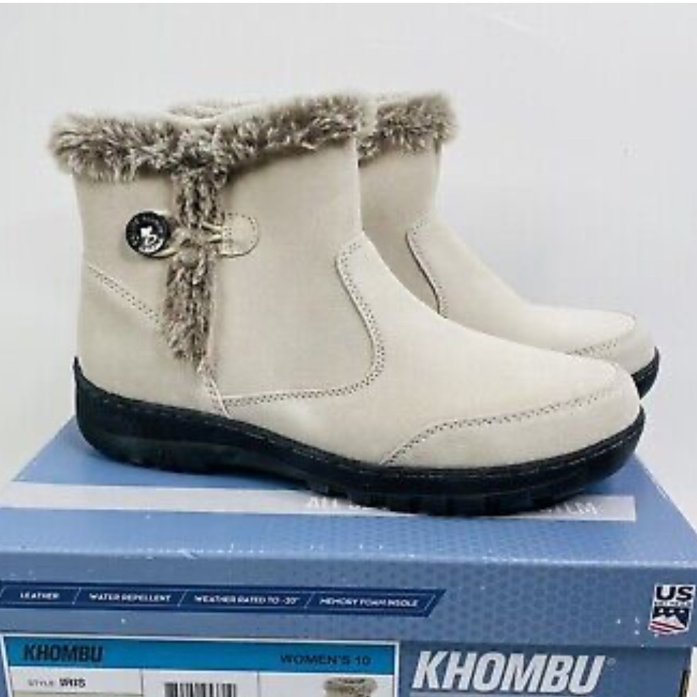 New in box Khombu Iris bootie in cream